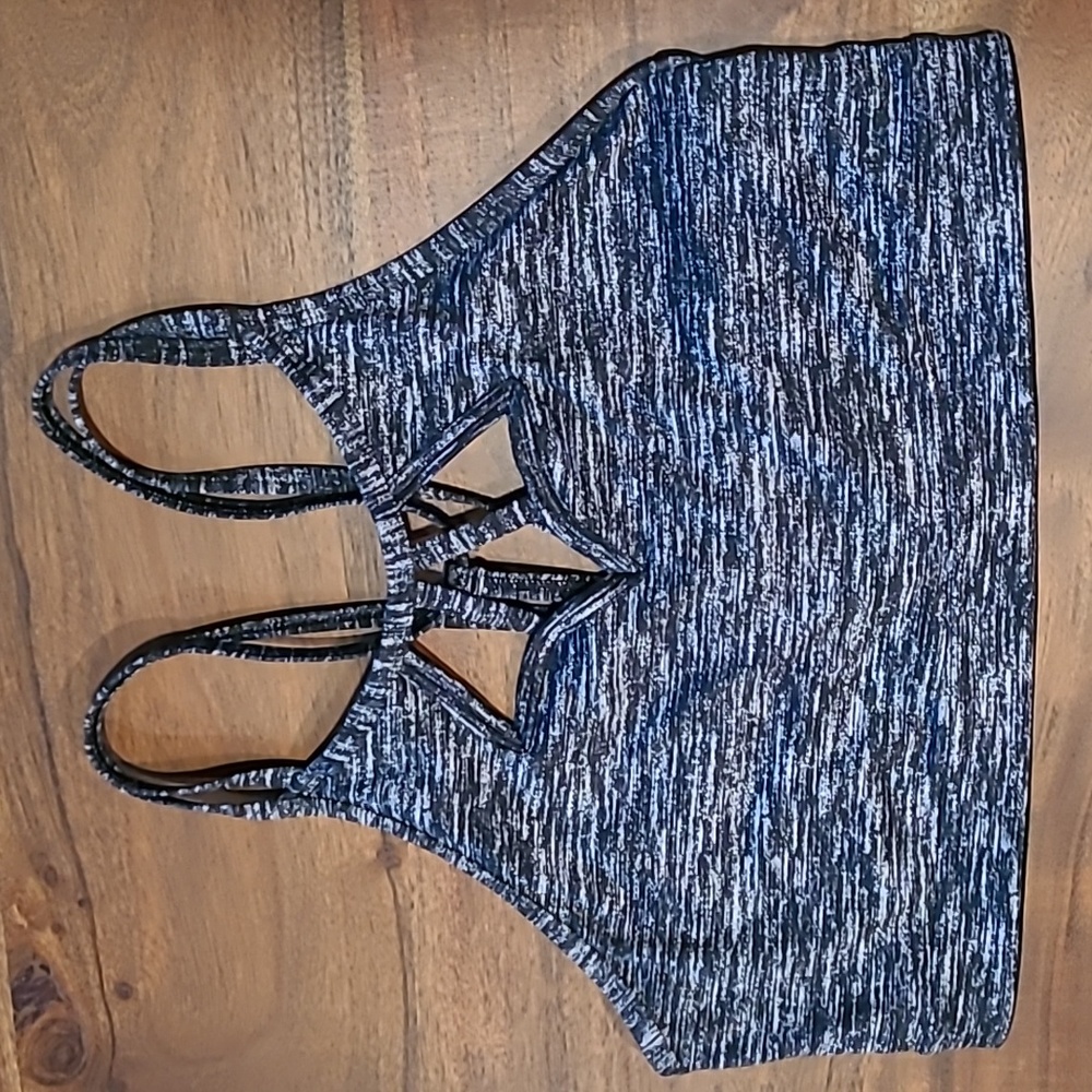 Victoria Sport Medium black white sports bra